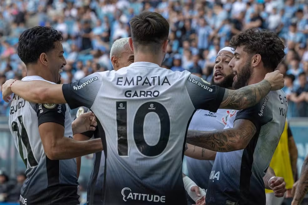 Com Yuri artilheiro, Corinthians vence Grêmio e encerra ano batendo recorde