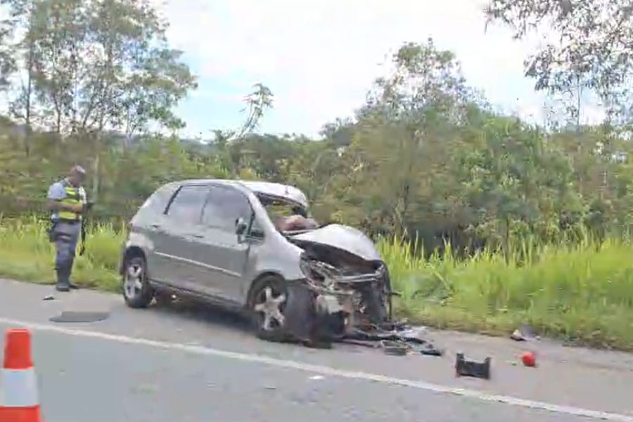 Motorista fica gravemente ferido em acidente com ônibus em Rodovia