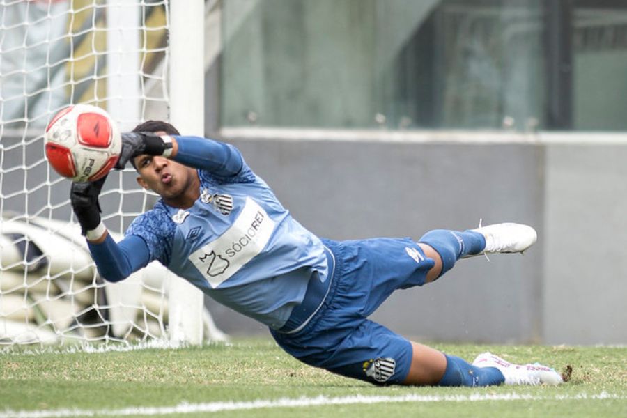 Campeão pelo Sub-17, João Pedro é inscrito na Copinha e celebra oportunidade