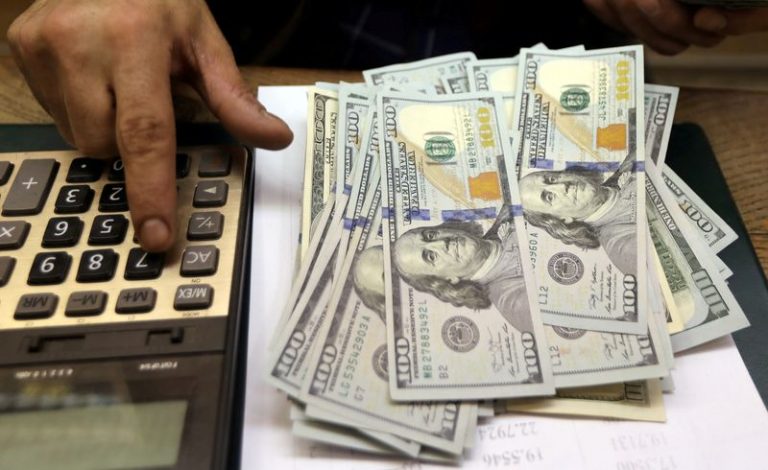 Dólar abre em alta nesta segunda-feira com mercado seguindo tendência no exterior