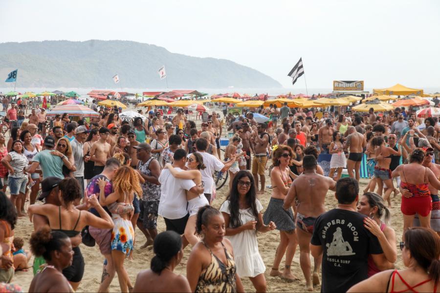 5º Festival Forró Pé na Areia agita fim de semana em Santos