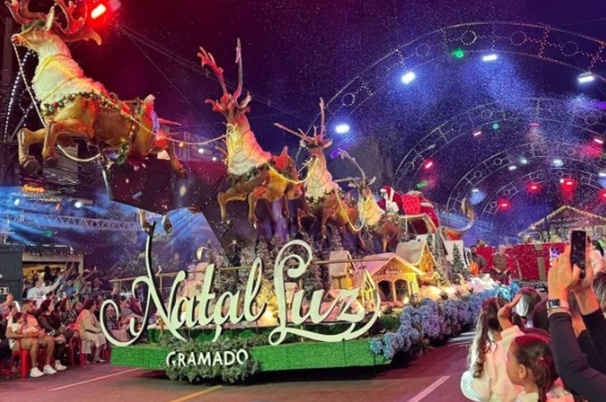 Gramado retoma programação do Natal Luz após queda de avião