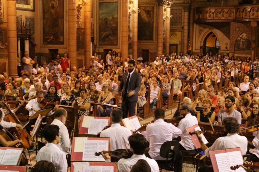 Sinfônica de Santos executa concerto de Natal na igreja do Embaré 