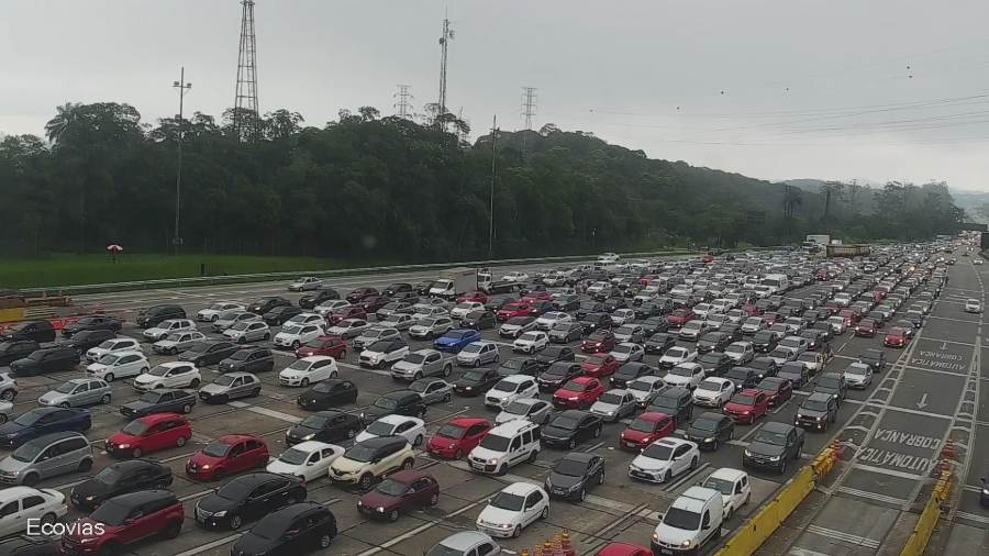 Tráfego diminui, mas Anchieta e Imigrantes registram 17 km de congestionamento na descida