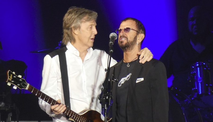 Paul McCartney faz show com Ringo Starr e dueto virtual com John Lennon