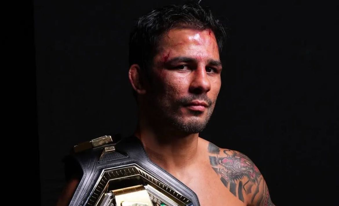 Pantoja adota skin 'de Elvis' e cita surpresa com rival por cinturão do UFC