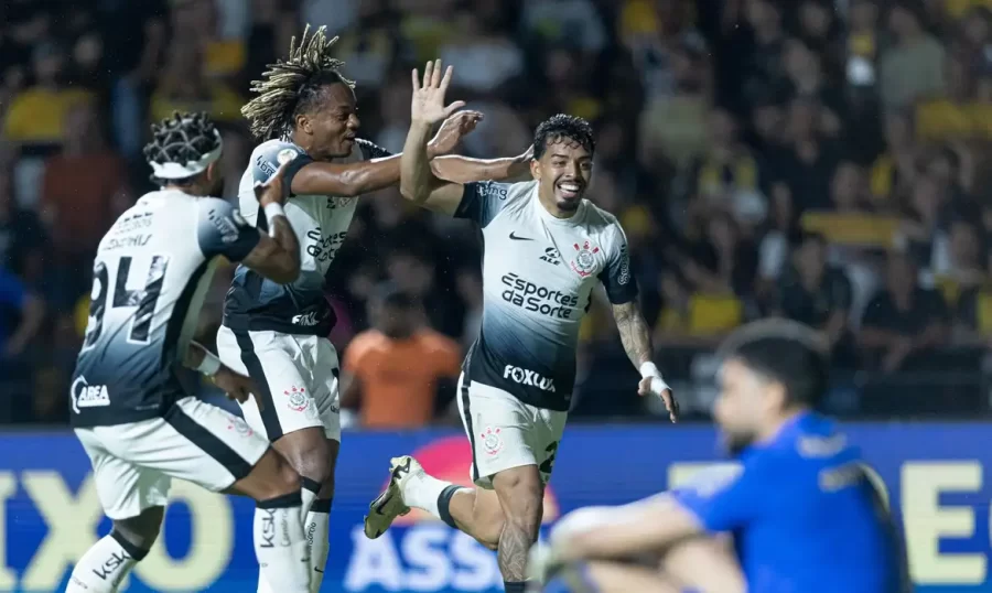 Corinthians garante vaga na Libertadores com gol salvador do Palmeiras