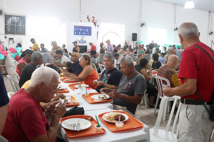 Bom Prato garante ceia especial de Natal a frequentadores de Santos