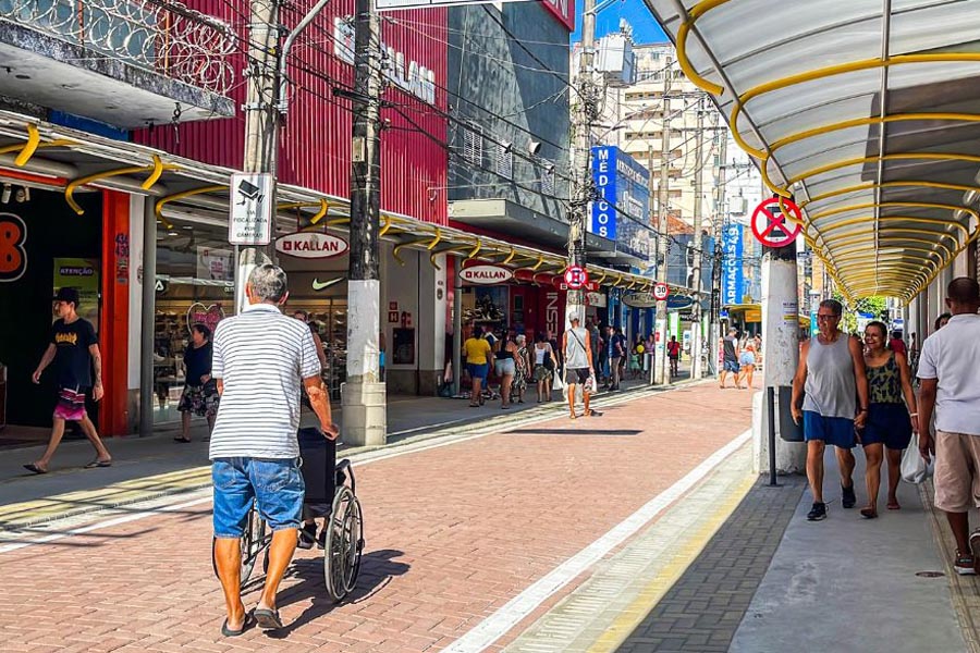 Boulevard Martim Afonso fecha para veículos, e comércio de SV estima aumento de vendas de 10%