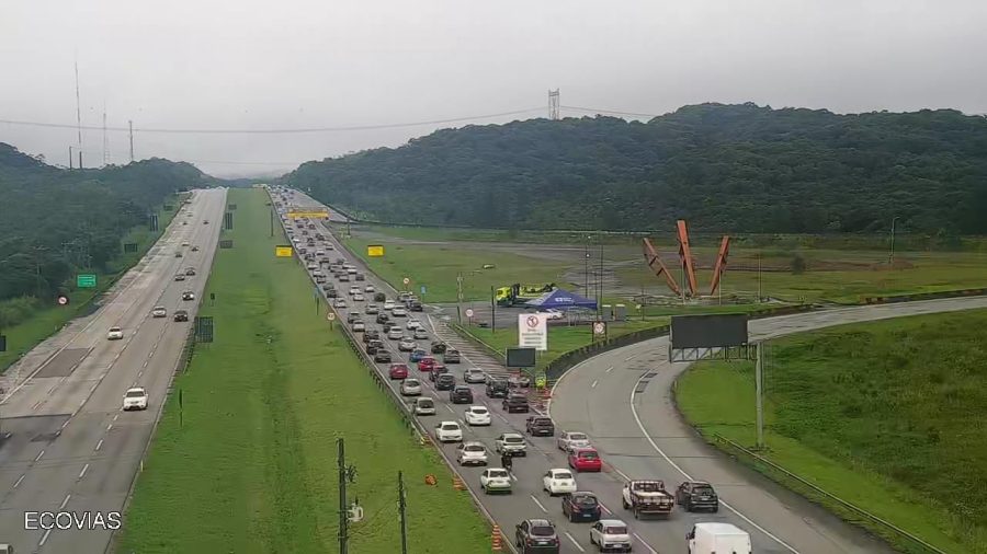 Rodovias que ligam São Paulo à Baixada Santista têm apenas um ponto de congestionamento