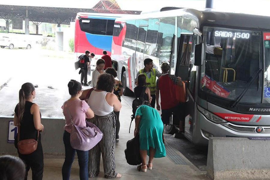 Rodoviária de Santos registra aumento de movimento às vésperas do Réveillon