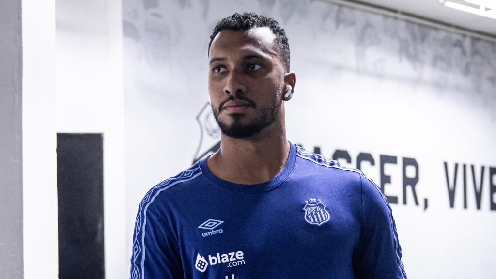 Santos acerta venda de Lucas Braga ao Vitória