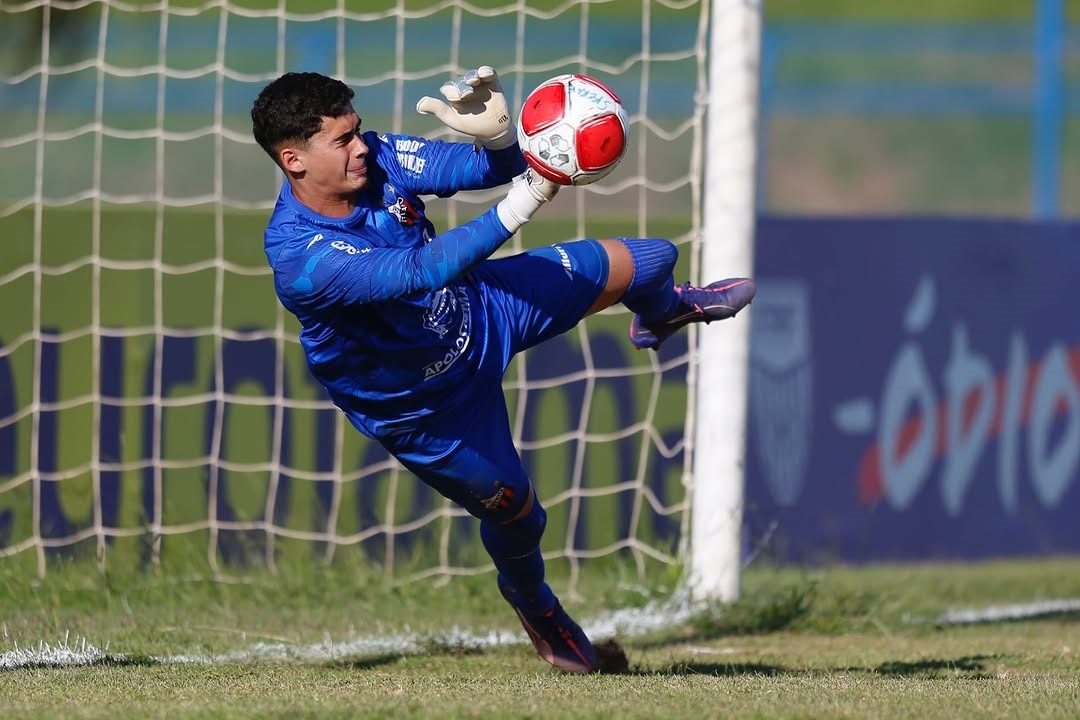 Dia 12 da Copinha tem furada fatal, clássico com 34 pênaltis e gol de letra