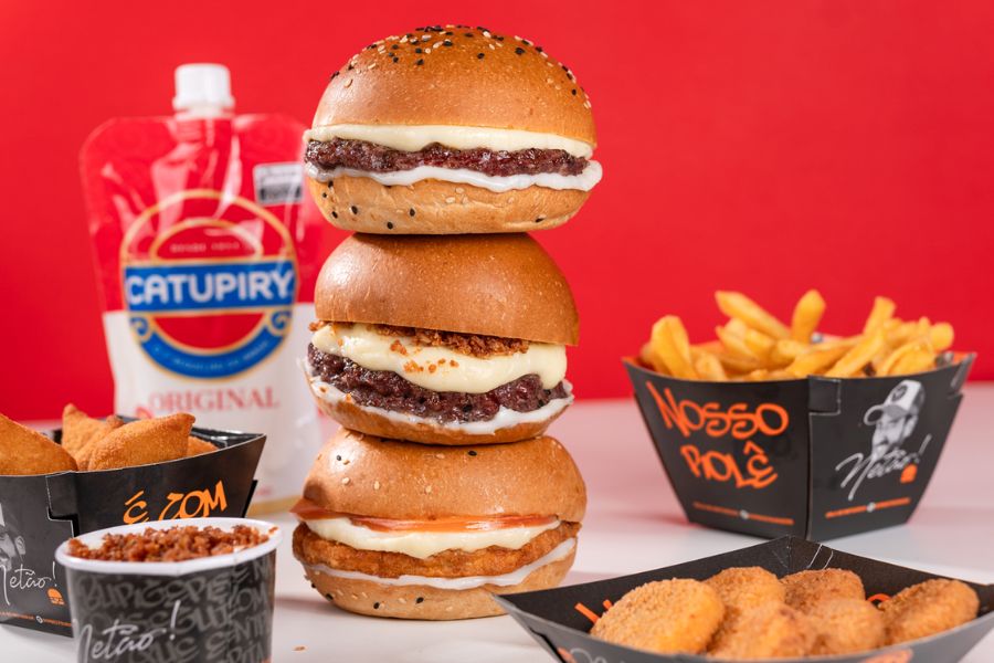 Netão une forças com Catupiry e lança linha especial na Bom Beef Burgers