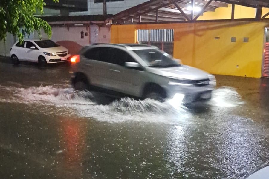 Chuva castiga Baixada Santista e Defesa Civil reforça alerta para moradores