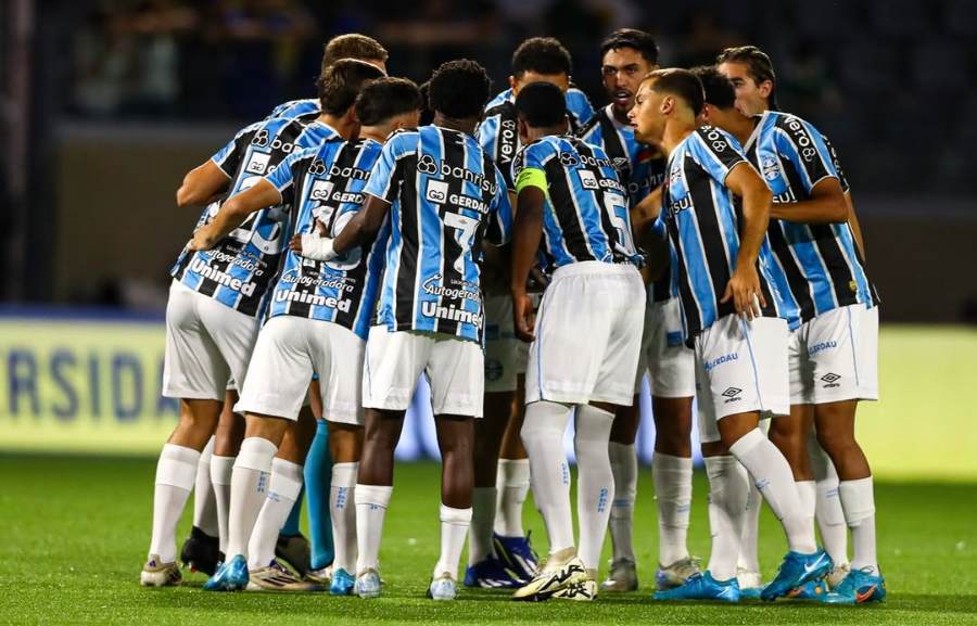 Grêmio derruba Palmeiras, impede Dérbi e mantém sonho de título inédito