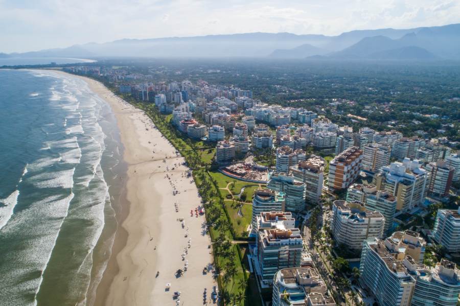 Professora de natação morre afogada em praia de Bertioga