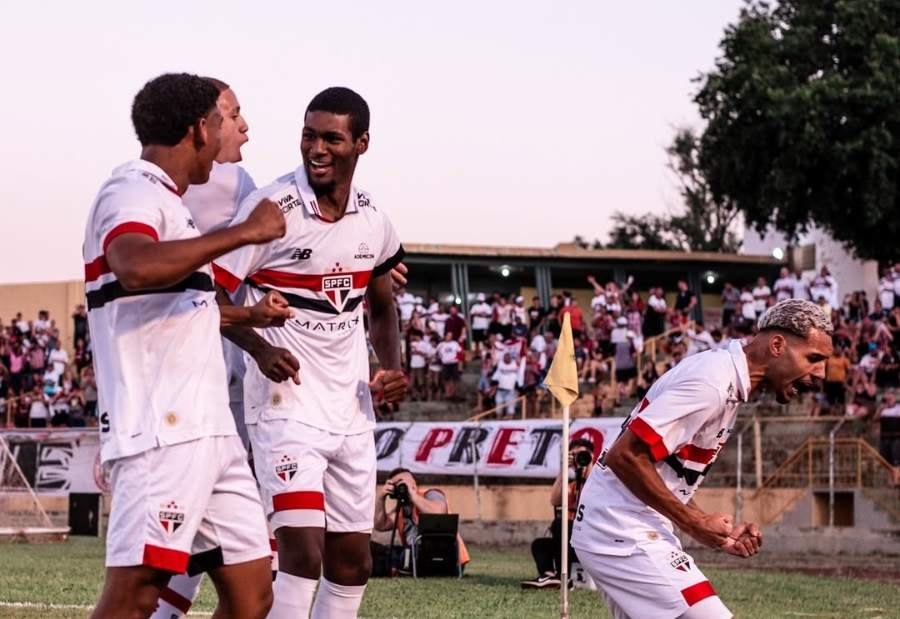 São Paulo goleia América-RN com grande 1º tempo e mantém 100% na Copinha