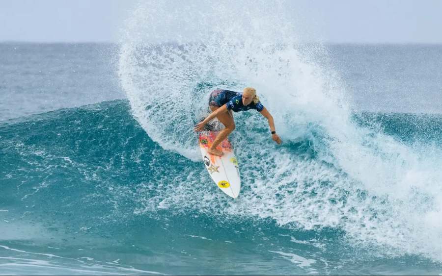 Abertura da temporada de surfe é adiada no Havaí devido a forte tempestade