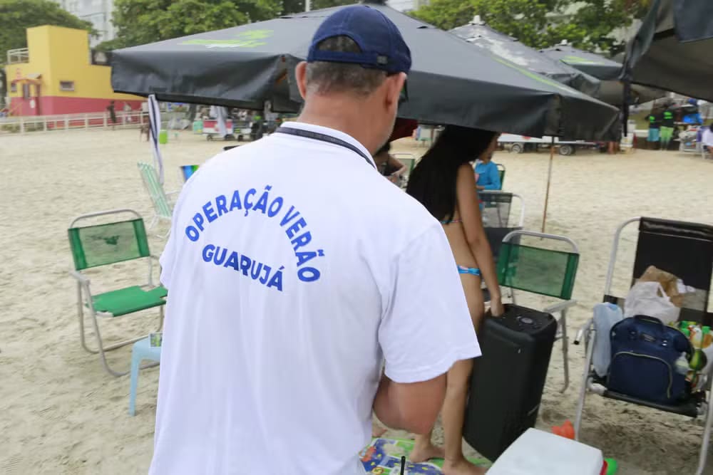 Guarujá dá início a operação para fiscalizar carrinhos e quiosques de praia