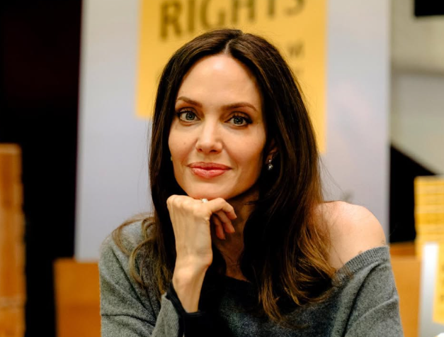 Angelina Jolie tenta uma vaga ao Oscar ao encarnar soprano lendária e trágica