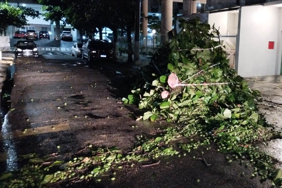 Guarujá está em estado de atenção após registrar 108 mm de chuva em 24 horas