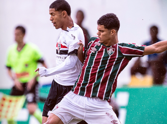 São Paulo perde gol, mas vence Fluminense nos pênaltis com goleiro paredão