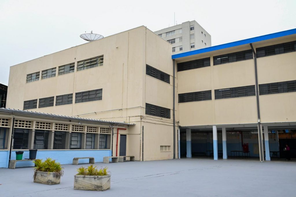 Escolas estaduais da Baixada Santista recebem R$ 5 milhões para pintura