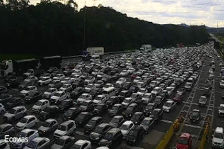 Motoristas enfrentam cerca de 60 km de congestionamento na volta para a Capital