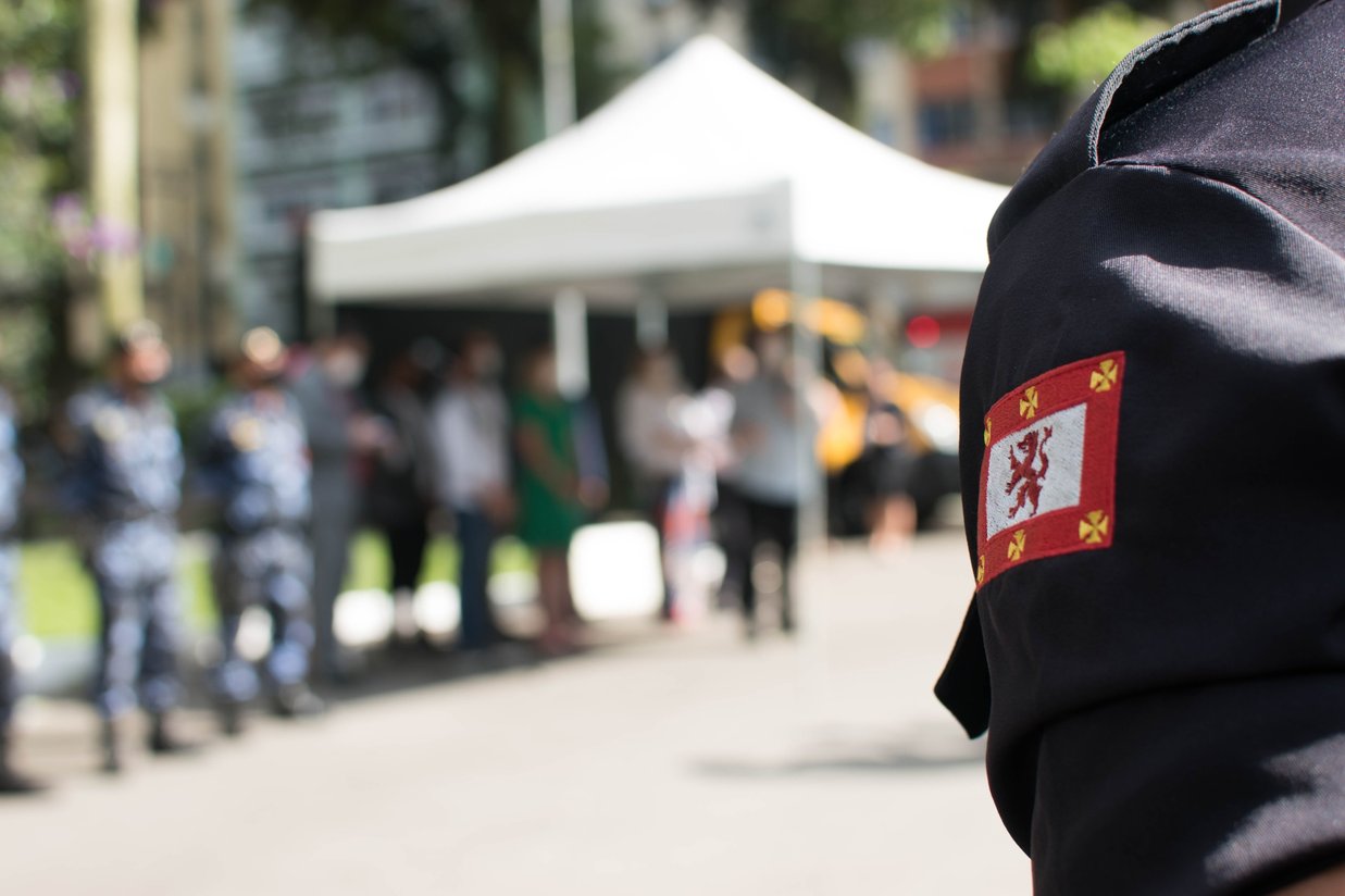 Dois homens são presos por violência doméstica em São Vicente em uma hora