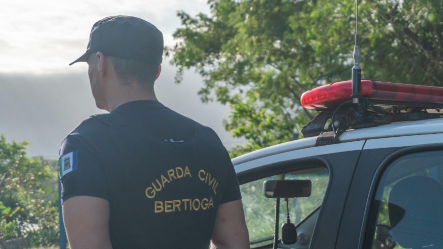 Suspeitos de furto são capturados dentro de escola em Bertioga