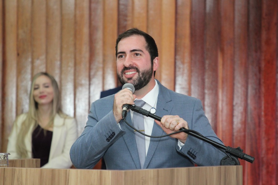 Focado na expansão do VLT e construção da UPA Central, Kayo Amado toma posse em São Vicente