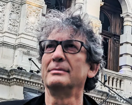 Revista publica dossiê em que 8 mulheres acusam Neil Gaiman de abuso sexual