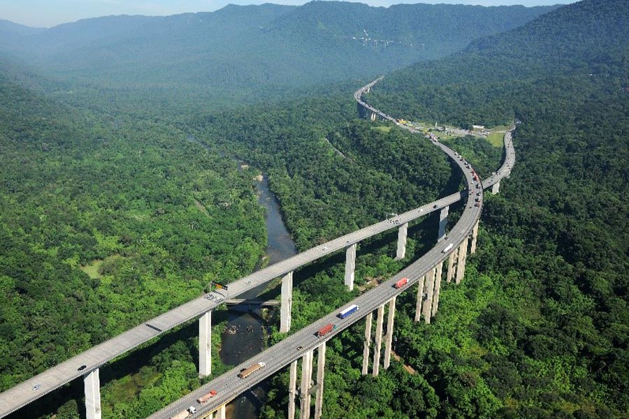 Terceira pista da Imigrantes terá inclinação suave e curvas com maior raio para favorecer caminhões