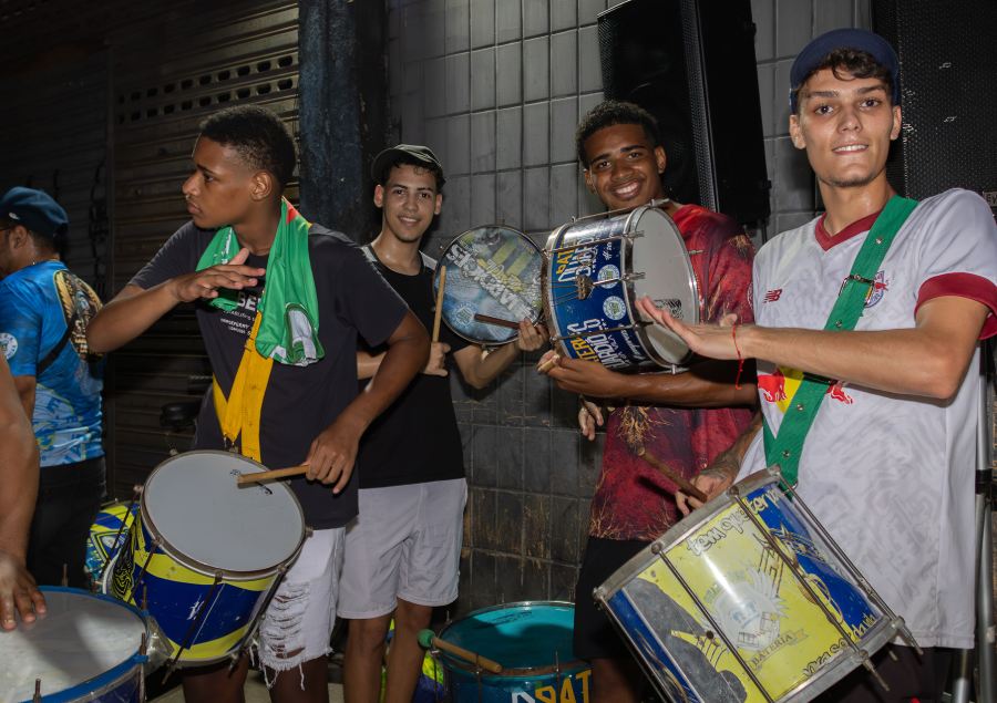 Vila Mathias transformará história da humanidade em samba para voltar à  elite