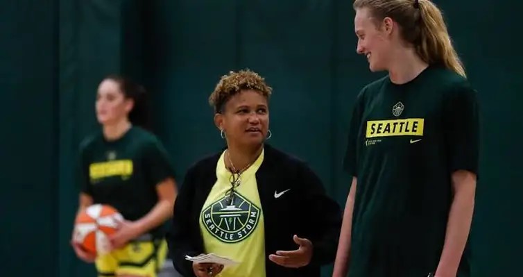 Seleção feminina de basquete fará amistosos com times da WNBA em maio