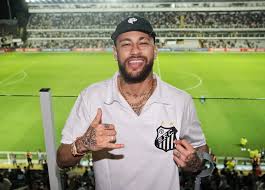 Chegada de Neymar ao Santos gera comércio alternativo para torcedores