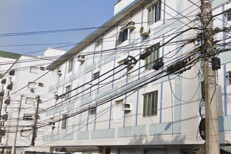 Incêndio destroi sala e cozinha de apartamento em Santos