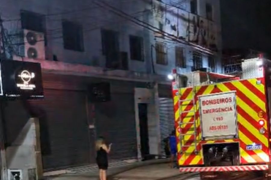 Incêndio atinge academia em Santos e é controlado pelos bombeiros