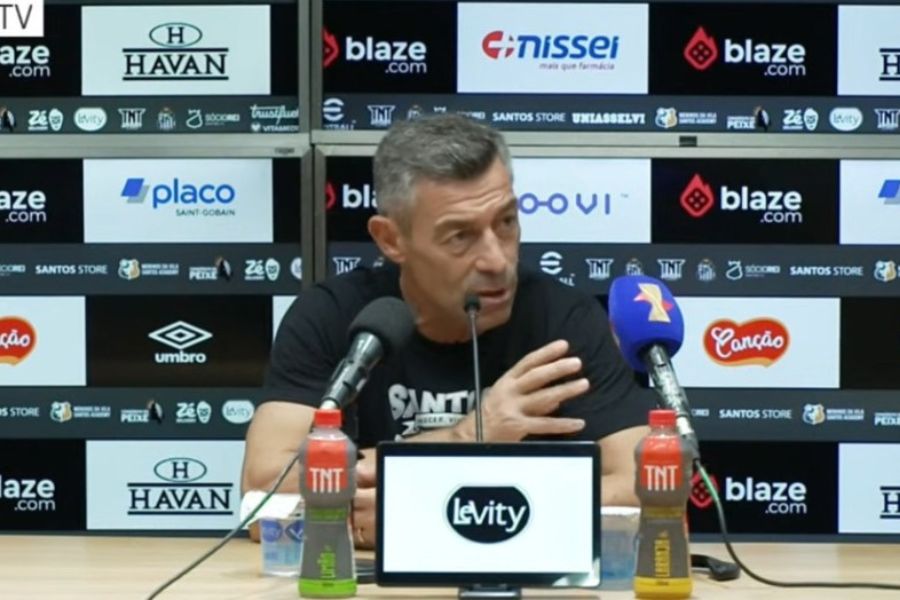 Caixinha exalta evolução coletiva do Santos e vê equipe próxima da escalação ideal