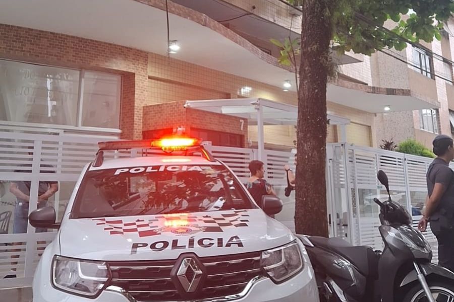 Mulher é encontrada morta dentro de apartamento na Ponta da Praia