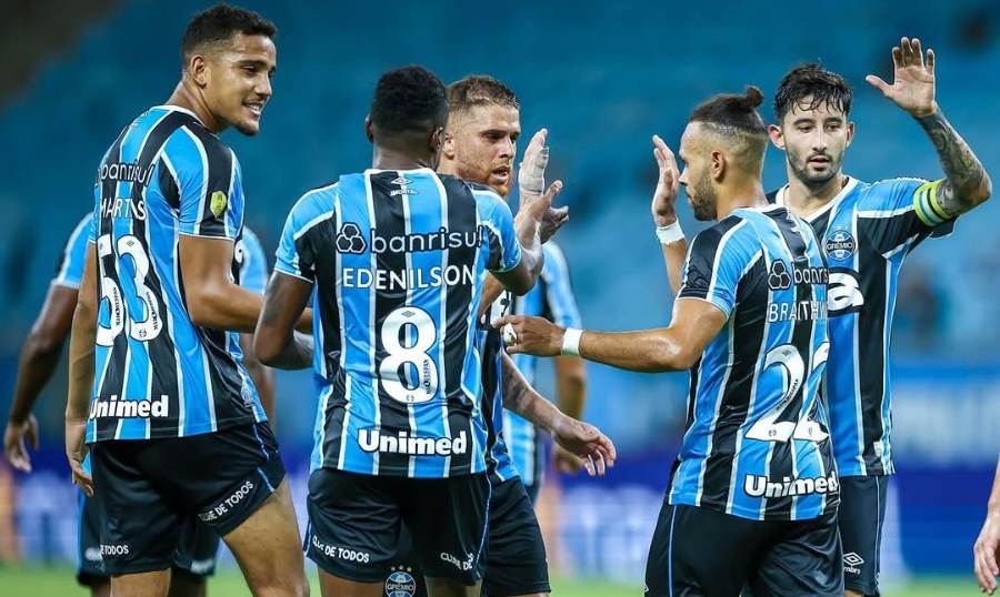 Grêmio atropela Pelotas com três golaços e encaminha vaga no Gauchão