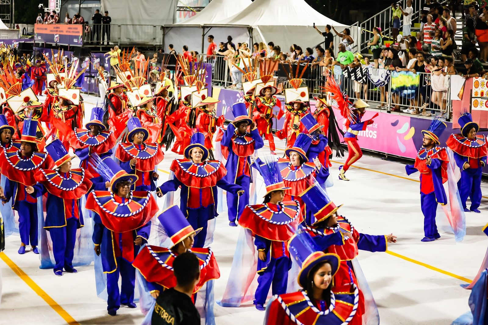 Imperatriz Alvinegra abre o Carnaval de Santos com homenagem a cidade da Grande SP