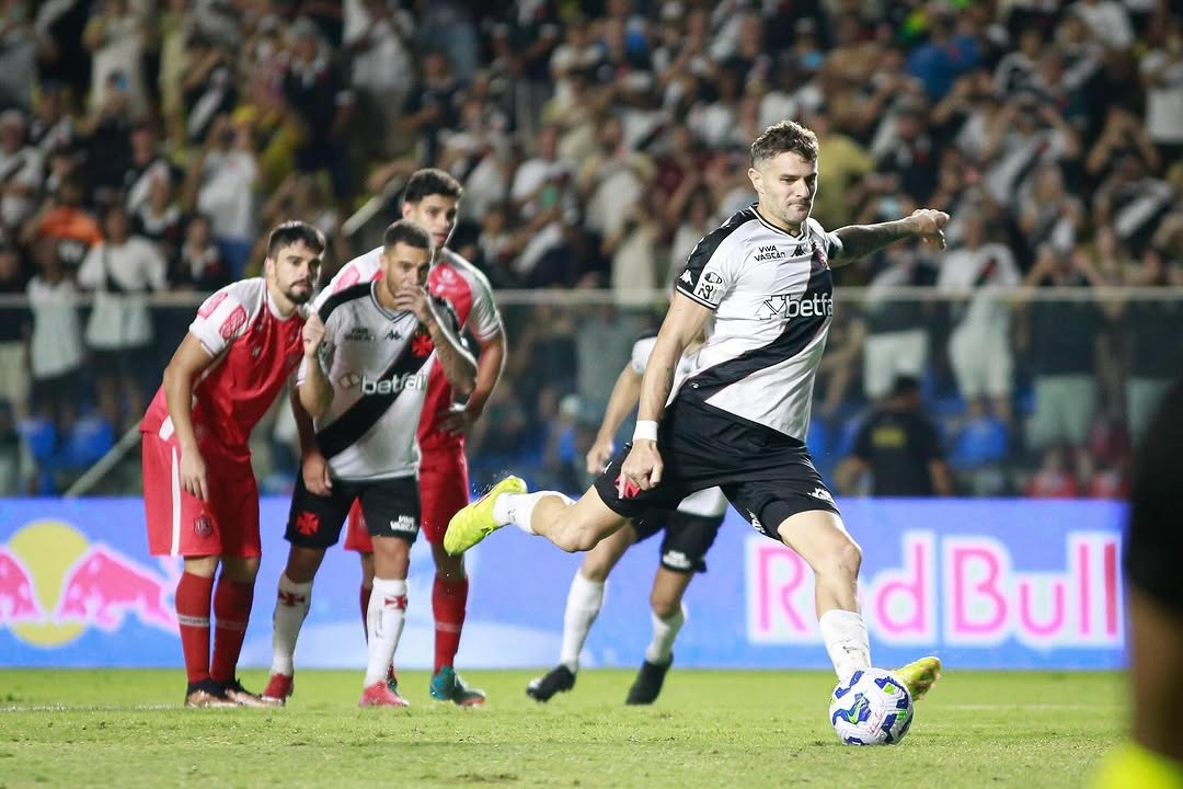 Vasco desencanta no 2° tempo, vence União-MT e avança na Copa do Brasil