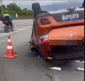 Motorista sofre mal súbito, capota e morre em Cubatão