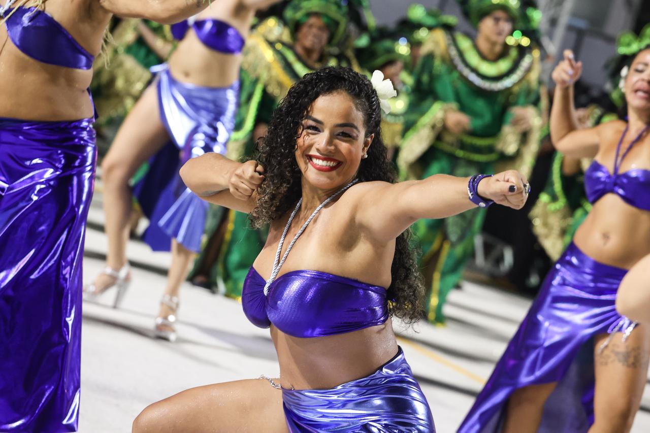 Sangue Jovem encerra carnaval santista com viagem pelas raízes da primeira cidade do Brasil