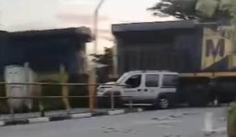 Carro é atingido por trem ao tentar atravessar linha férrea em Vicente de Carvalho