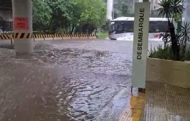 Cidade de SP recebe alerta severo de tempestade nesta segunda (10)