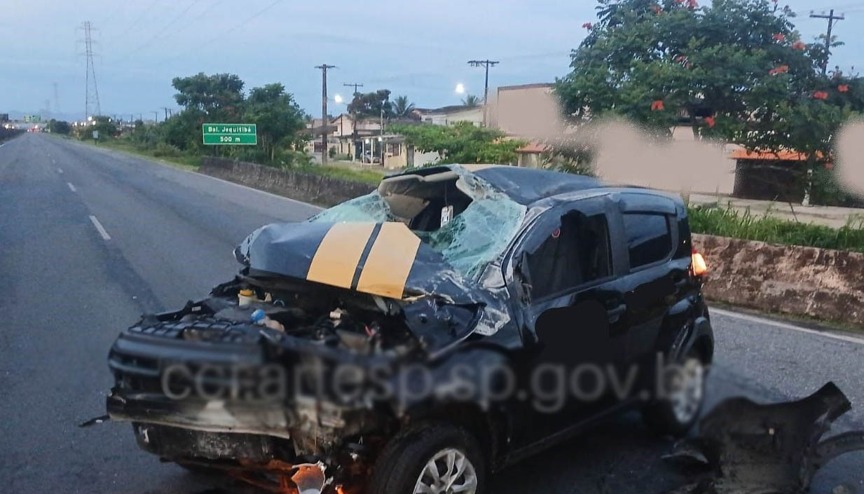 Colisão em rodovia deixa cavalo morto e dois feridos no litoral de SP