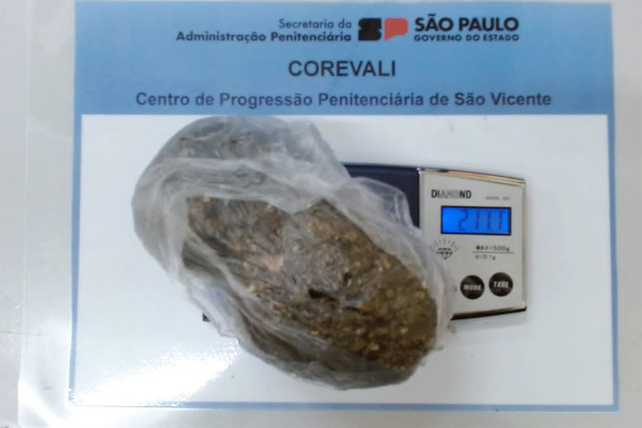 Mulher é flagrada tentando levar maconha para companheiro preso em São Vicente